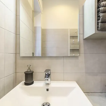 Curiel Modern Flat *